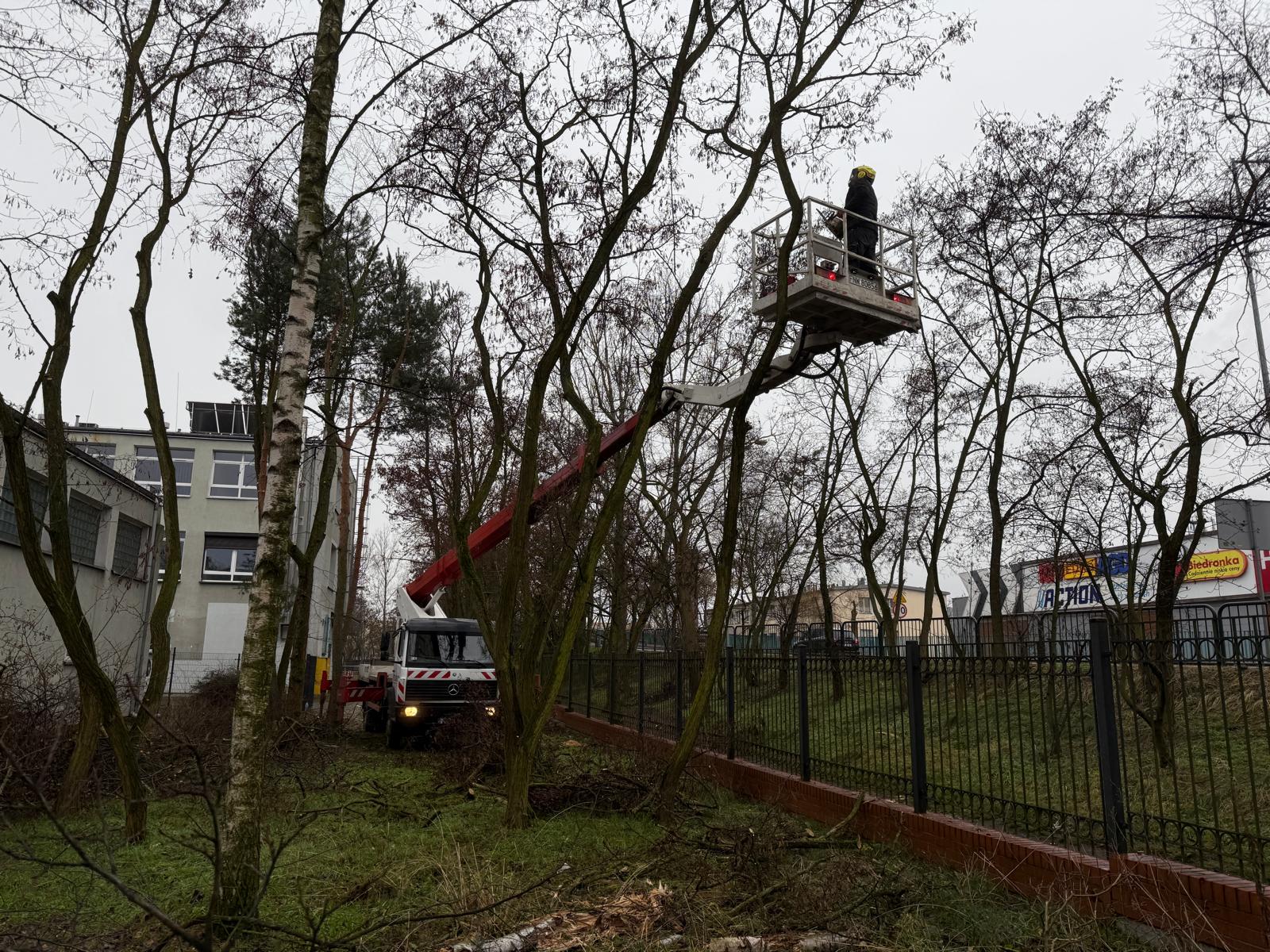 Prace na wysokości podnośnikiem